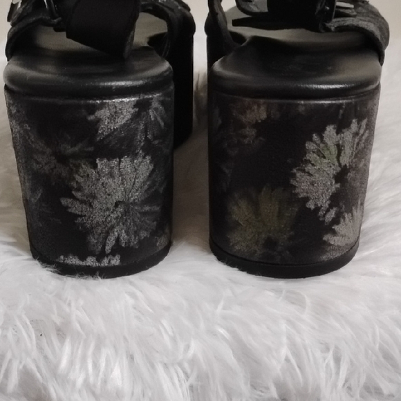 Free People Black Floral Chunky Platform Sandals Feminine Boho Whimsigoth - Picture 6 of 14